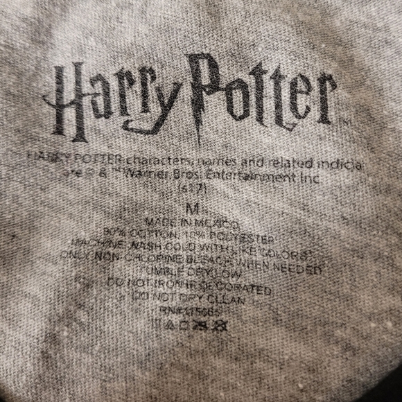 Harry Potter Hogwarts Crest Short Sleeve Shirt sz M - Picture 3 of 6